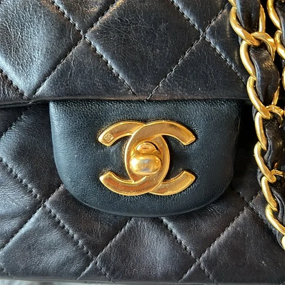 SOLD Chanel Medium Double Flap Bag - Picture 3 of 17